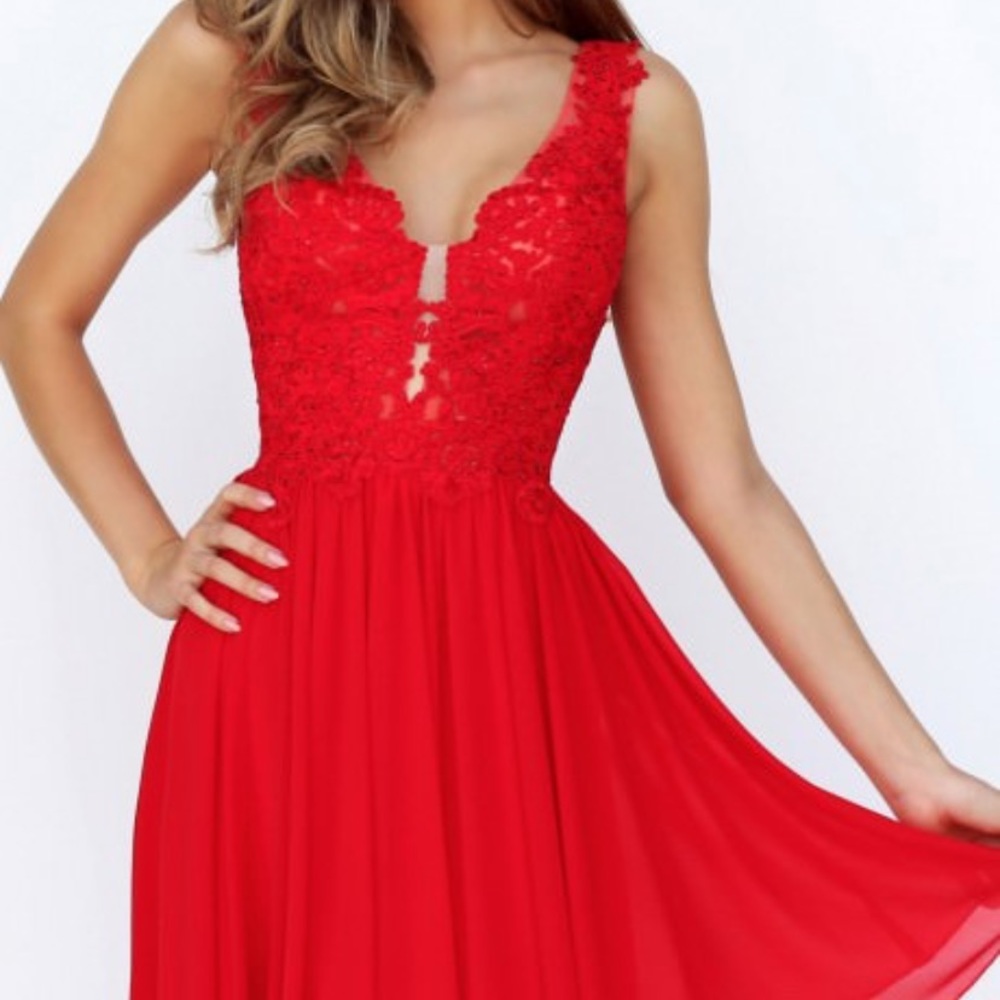 red sherri hill cocktail